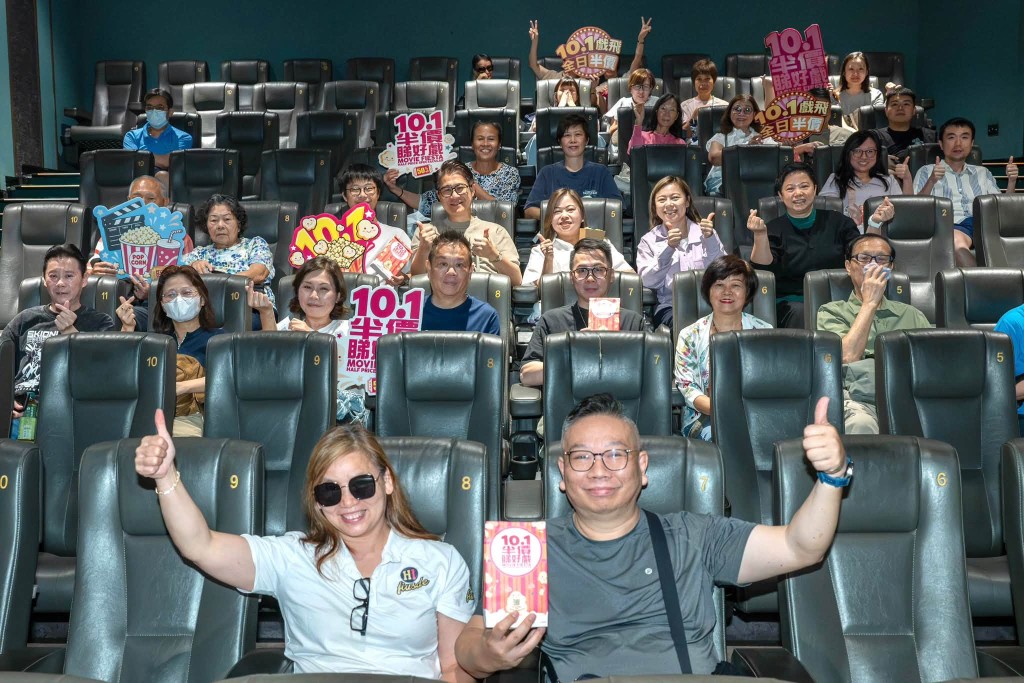 羅淑佩觀賞由馮小剛導演執導,胡歌和雷佳音主演的國劇《抓特務》,形容兩大主角「真是高手過招,精彩」。羅淑佩FB圖片 羅淑佩觀賞由馮小剛導演執導,胡歌和雷佳音主演的國劇《抓特務》,形容兩大主角「真是高手過招,精彩」。羅淑佩FB圖片