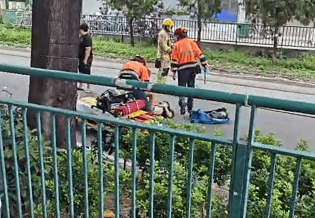 傷者在場接受治療。fb：車cam L（香港群組）