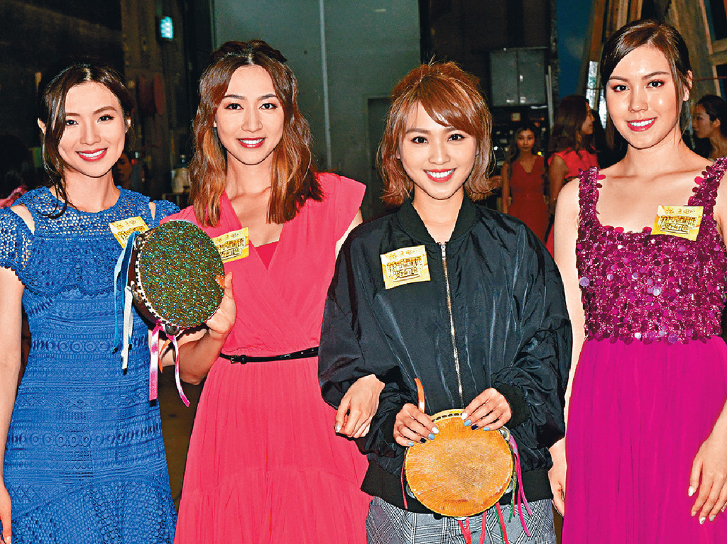 ■左起：梁凱晴、黃嘉雯、林穎彤及宋宛穎排練歌舞。