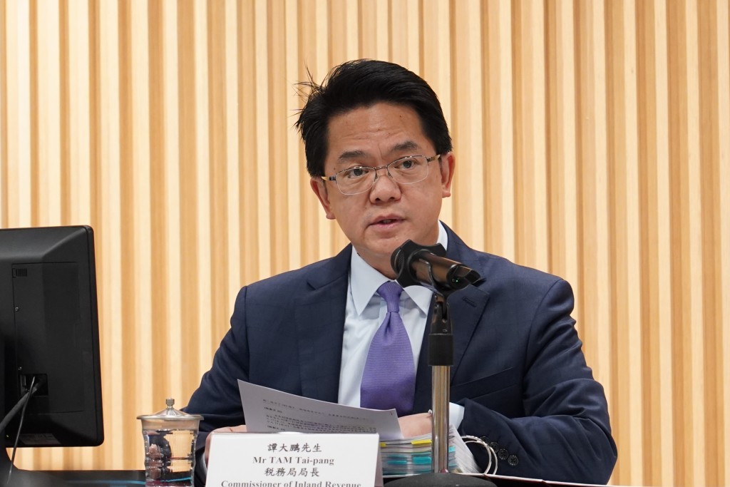 譚大鵬估計2022/23年度稅務局整體稅收約3602億元。葉偉豪攝