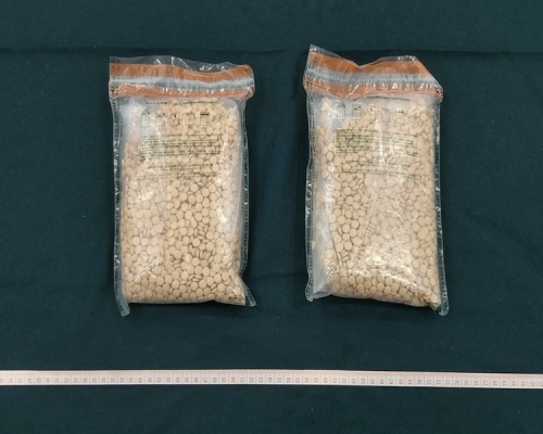 香港海關首次檢獲苯甲錫林毒品。政府新聞處圖