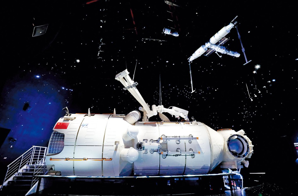 ■上海天文館展出一比一天和號核心艙模型。