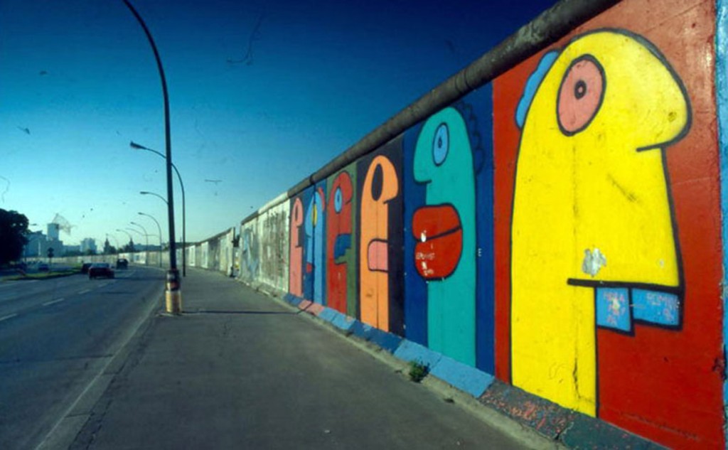 蒂埃里·諾爾為柏林圍墻添上奪目的壁畫藝術作品,圖片來源:Thierry Noir Studio。 蒂埃里·諾爾為柏林圍墻添上奪目的壁畫藝術作品,圖片來源:Thierry Noir Studio。