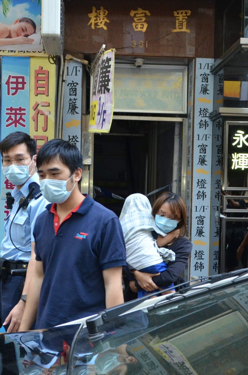死者屋內5歲兒子被接走。
