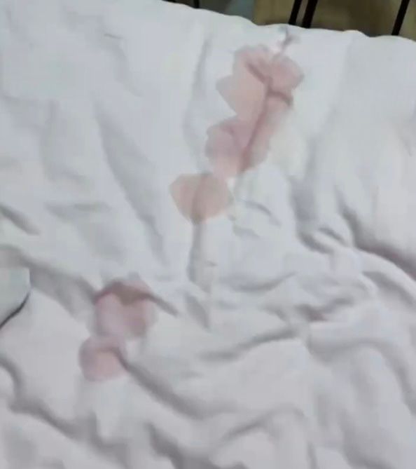 男子在常女士床上留下体液。搜狐千里眼