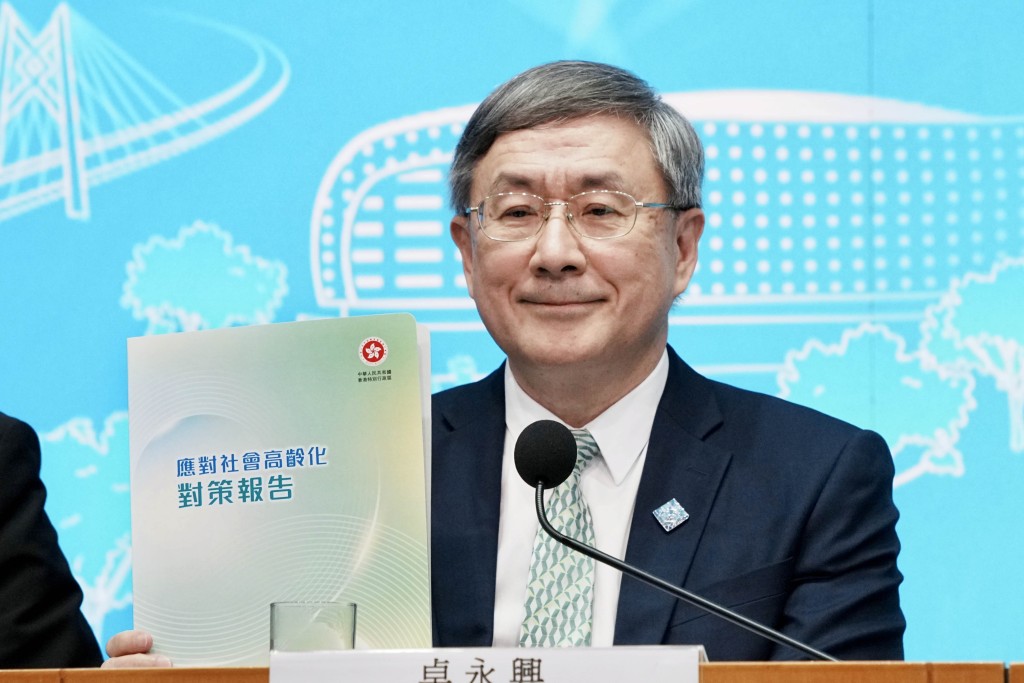 政府發表「應對社會高齡化對策報告」,在11個範疇提出共73項對策措施,應對社會高齡化挑戰。 政府發表「應對社會高齡化對策報告」,在11個範疇提出共73項對策措施,應對社會高齡化挑戰。