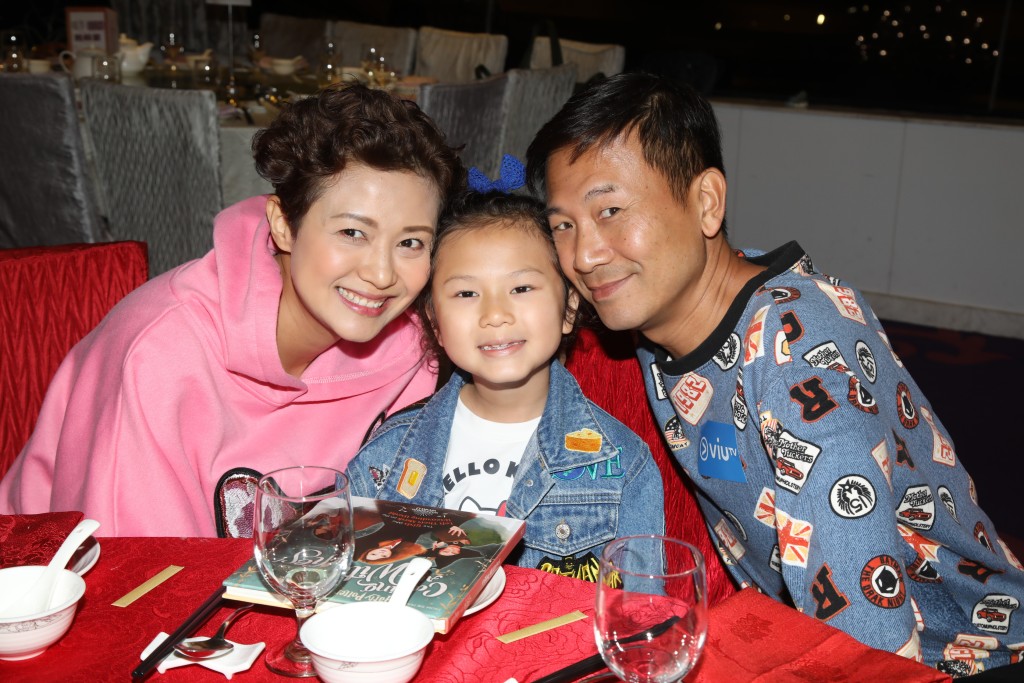 Mimi與陳國邦所生8歲女兒陳禛，平日似朋友一樣相處。 