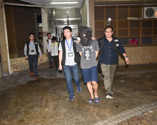 警方大埔反黑,拘一黑漢檢八支水喉通。