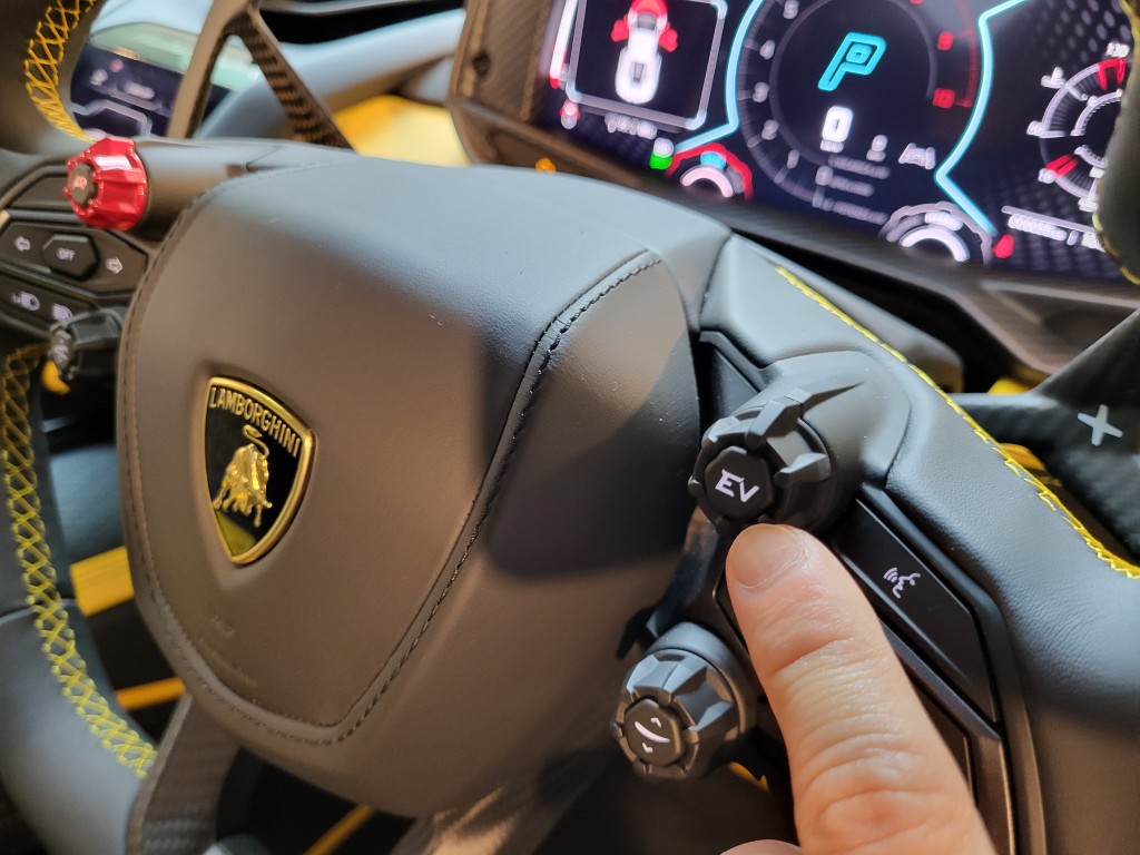 林宝坚尼Lamborghini全新Revuelto