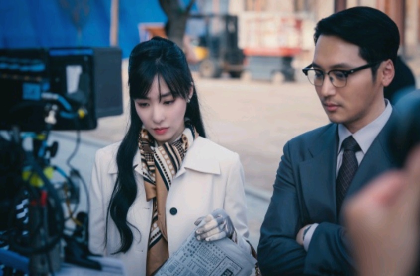 他們去年因合作拍攝劇集《逆貧大叔》而認識。 他們去年因合作拍攝劇集《逆貧大叔》而認識。