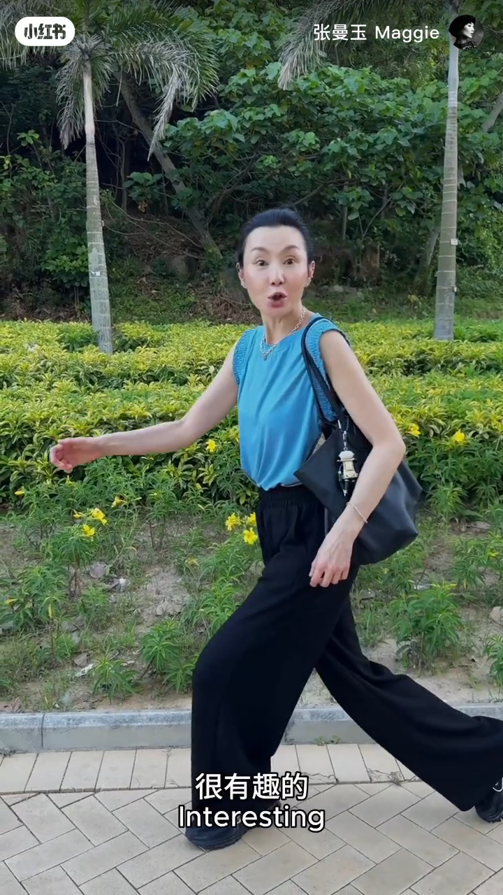 張曼玉的小紅書影片,被網民拆解一身裝扮。 張曼玉的小紅書影片,被網民拆解一身裝扮。