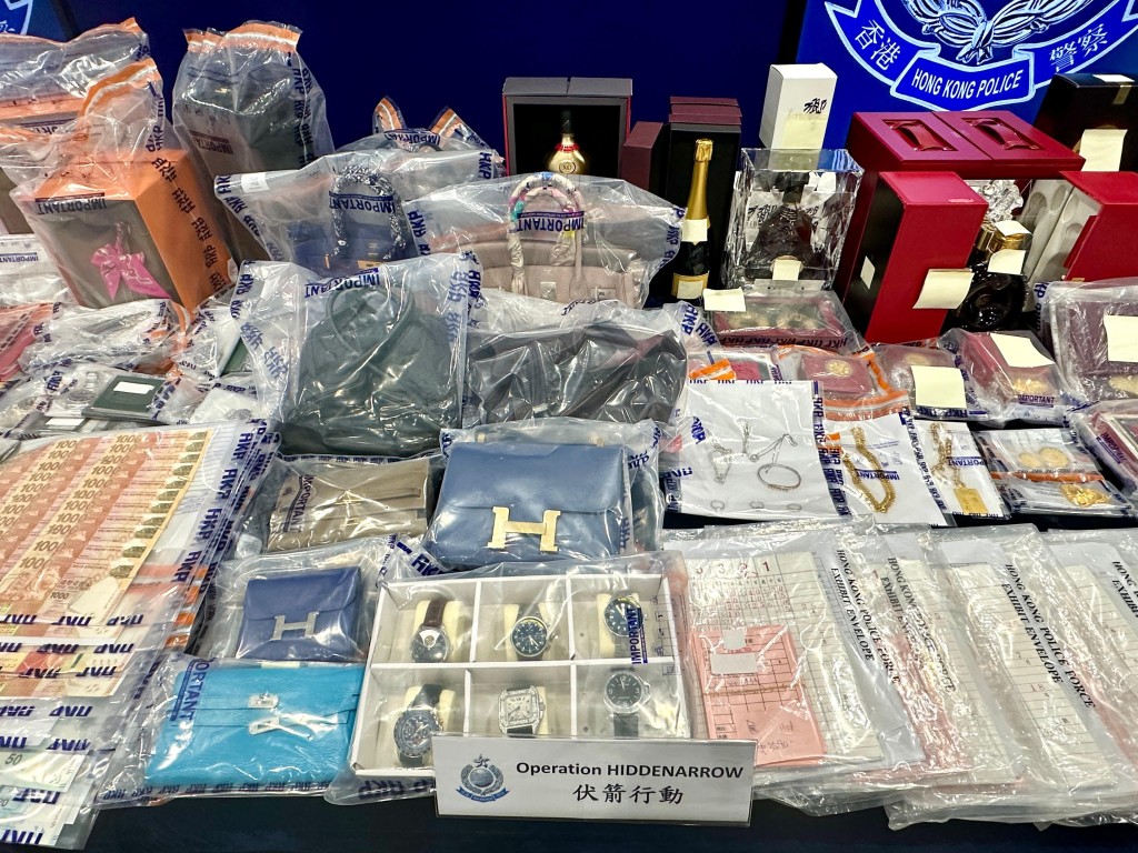 警方在行動中檢獲的證物。 警方在行動中檢獲的證物。