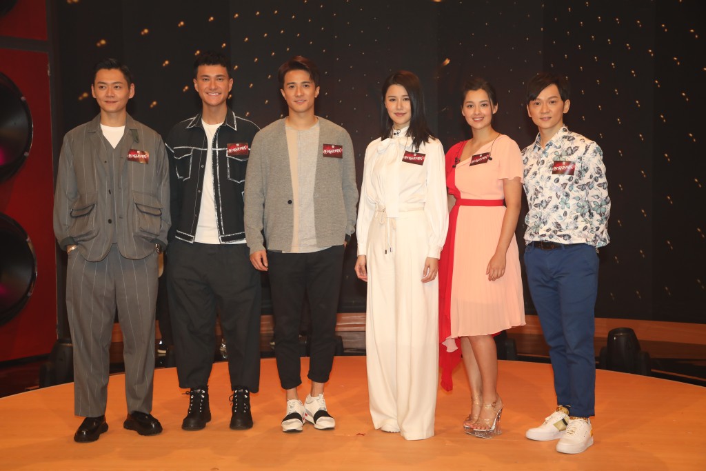 黄庭锋（中）拍《富贵千团》首当男主角，得好友张振朗（左）教路。