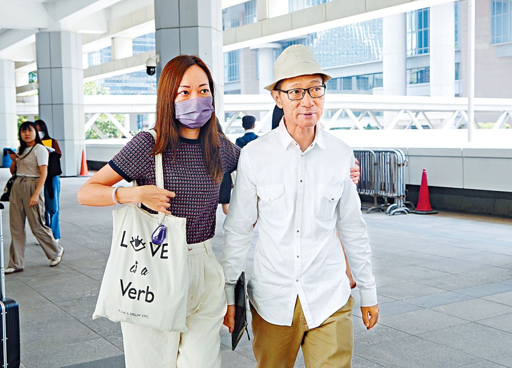 「旁聽師」蘇逸佳(右)被判監2月緩刑,須在兩月內支付逾31萬訟費。
