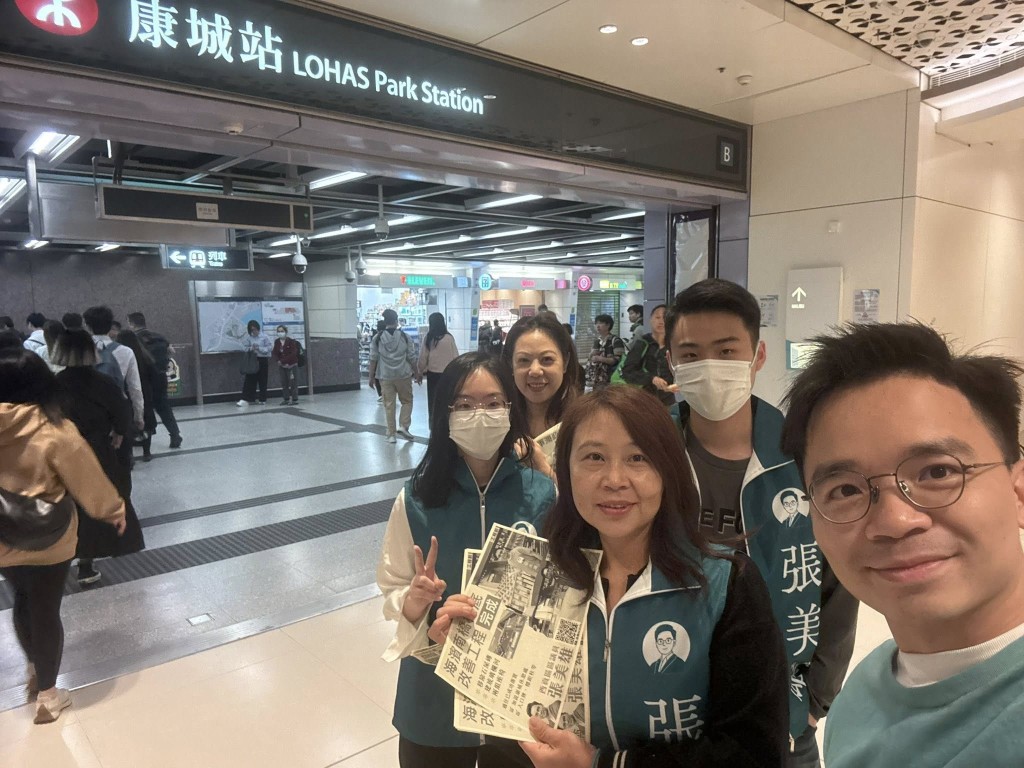 西貢區議員張美雄(右)。 西貢區議員張美雄(右)。