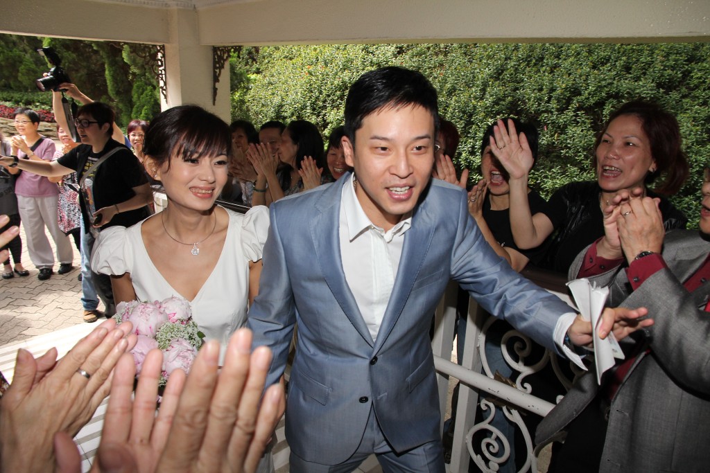 楊天經2011年迎娶大他兩歲的吳文珊。