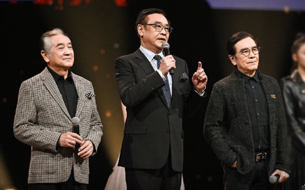 秦沛和姜大衛為撐爾冬陞，三兄弟罕有一齊亮相節目。