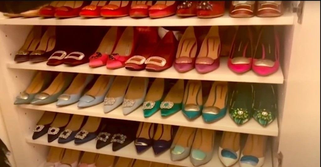 超特大鞋櫃放有過百對 MANOLO BLAHNIK 高踭鞋！