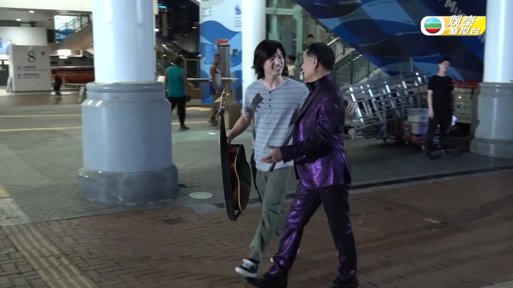 吴大强和吴伟豪父子档拍《爱‧回家》。