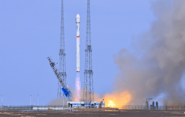 中国朱雀二号遥六火箭发射成功。 新华社