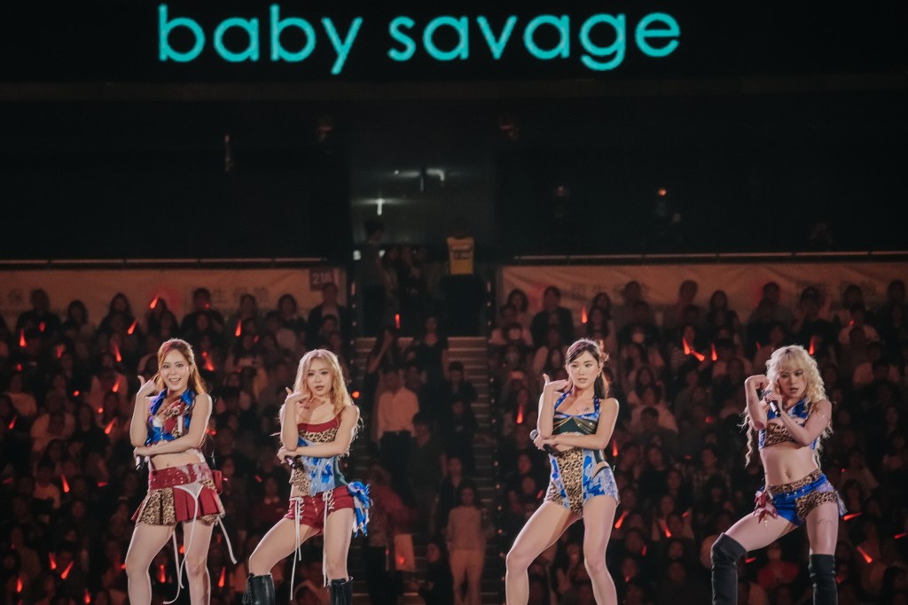 VIVA第二場更獲得獨立Solo機會，跳唱最新團歌《Baby Savage》。
