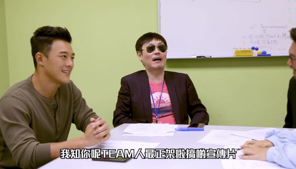 起初跟工作人員有商有量。