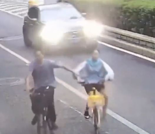 徐姓少女被男子李某某瘋狂「閘車」。抖音@洛視界