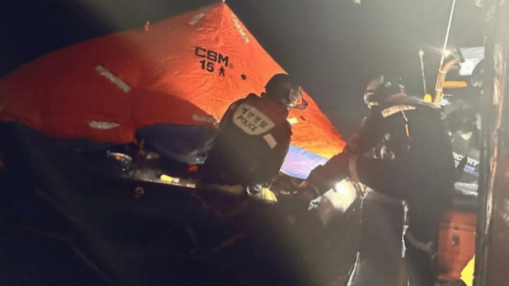 南韓漁船沉沒,至少3死7失蹤。
