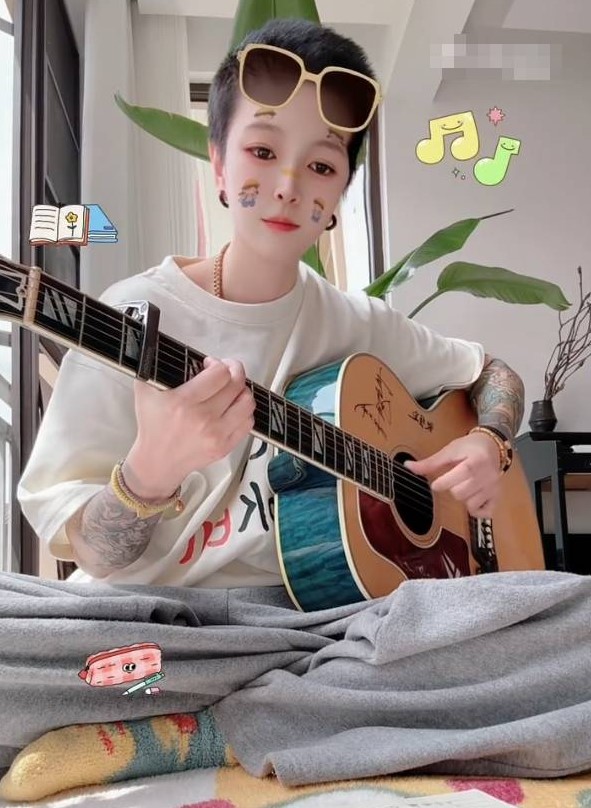 畢夏近半年做了兩次開腦手術。 畢夏近半年做了兩次開腦手術。