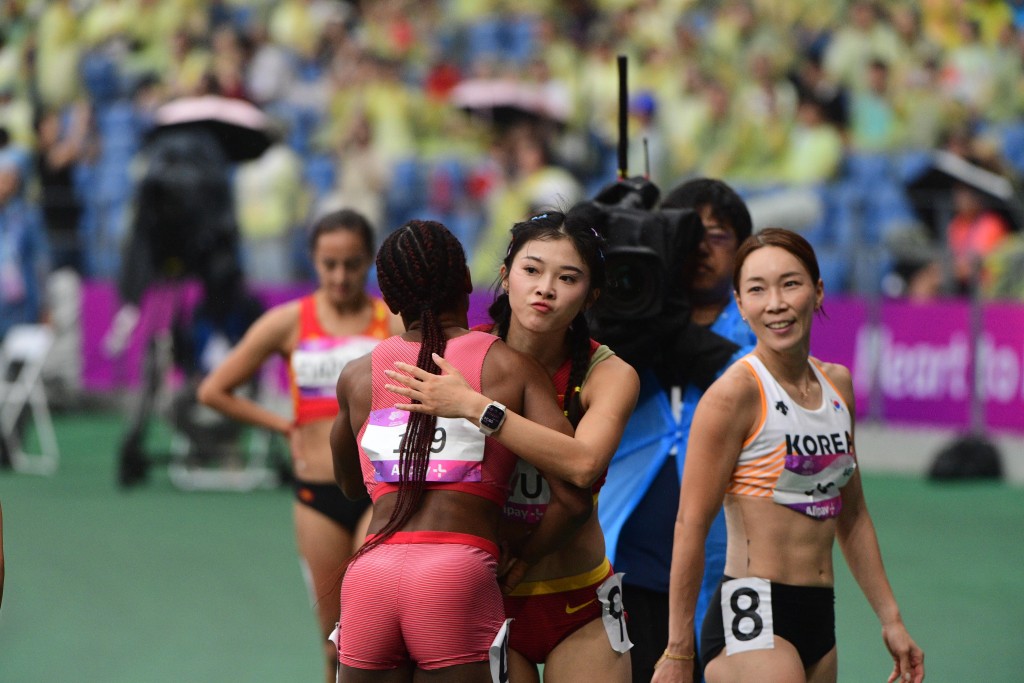 国家队人气候靓女跨栏选手吴艳妮。陈极彰摄