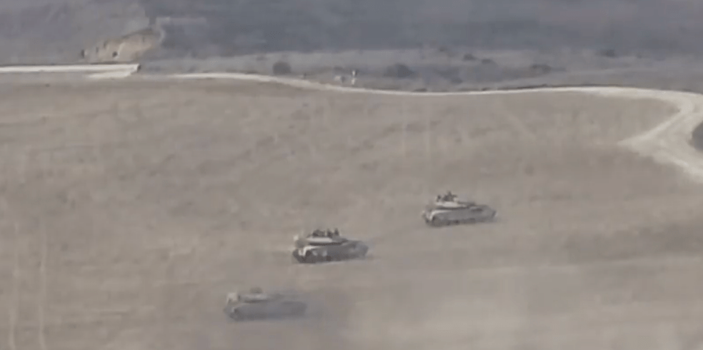 網上影片拍到以軍坦克在加沙北部推進。