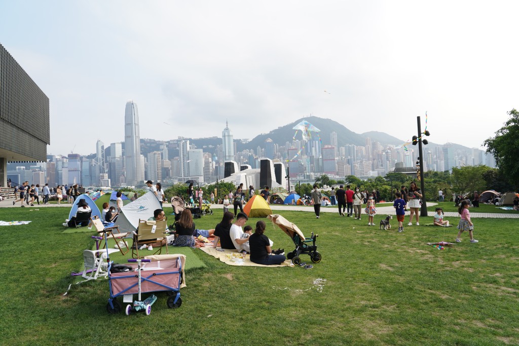彭耀佳表示，旅發局最新調查顯示，旅客對香港的整體滿意度較疫情前高，一眾不辭勞苦、緊守崗位的業界及前線從業員，實在功不可沒。圖為西九文化區。資料圖片