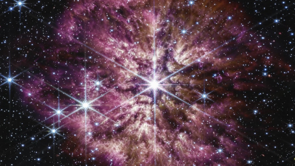美國太空總署(NASA)14日發布WR 124恆星的「垂死」畫面,宛如一朵紫色櫻花綻放美麗的花瓣,讓科學家大為驚嘆。 美聯社