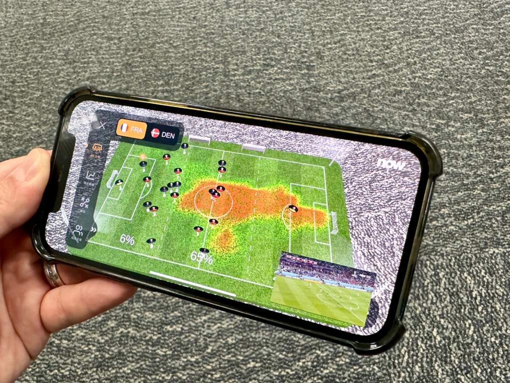 AR已可應用到今屆世界盃賽事，一邊欣賞球賽直播，一邊透過AR App投射立體迷你球場，獲得即時球隊佈陣和各項比賽數據