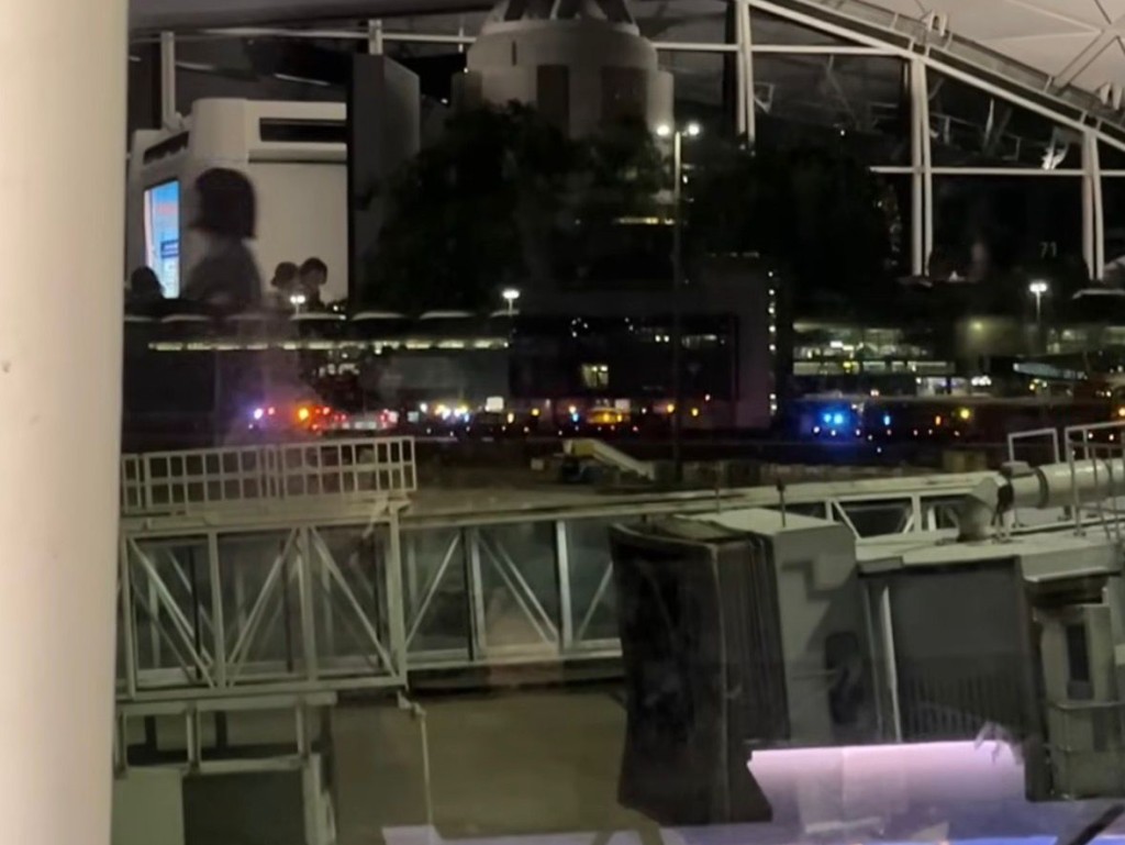 大批消防車閃燈趕至處理。FB:跟著湯姆仕吃喝玩樂 大批消防車閃燈趕至處理。FB:跟著湯姆仕吃喝玩樂