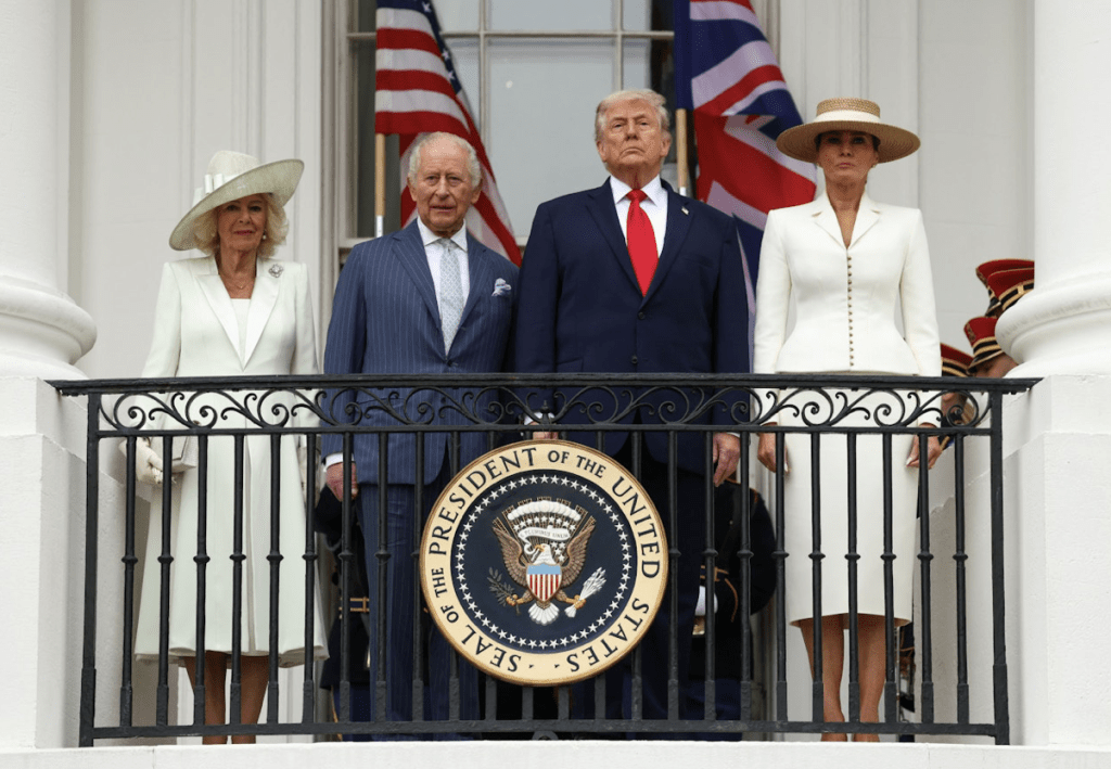 查理斯夫婦出席了白宮歡迎儀式。路透社