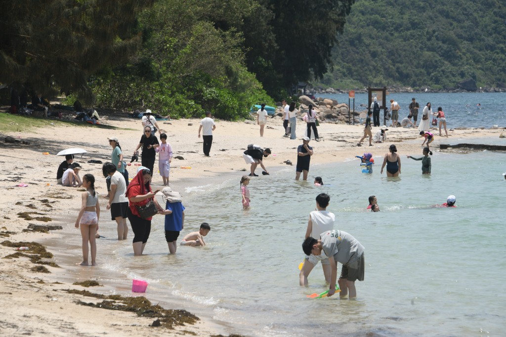 西貢橋咀島人流。陳浩元攝 西貢橋咀島人流。陳浩元攝