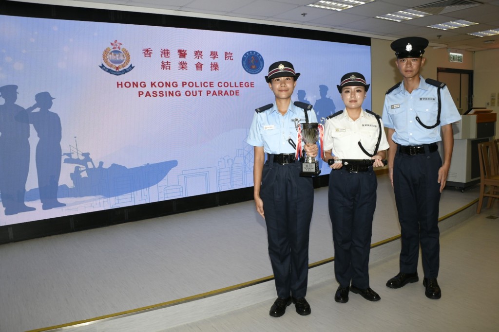 见习督察邝美琪(中)、学警黎加华(左)和林禹轩(右)期望以自身所长及坚韧毅力,为守护香港社会出一分力。 杨伟亨摄 见习督察邝美琪(中)、学警黎加华(左)和林禹轩(右)期望以自身所长及坚韧毅力,为守护香港社会出一分力。 杨伟亨摄
