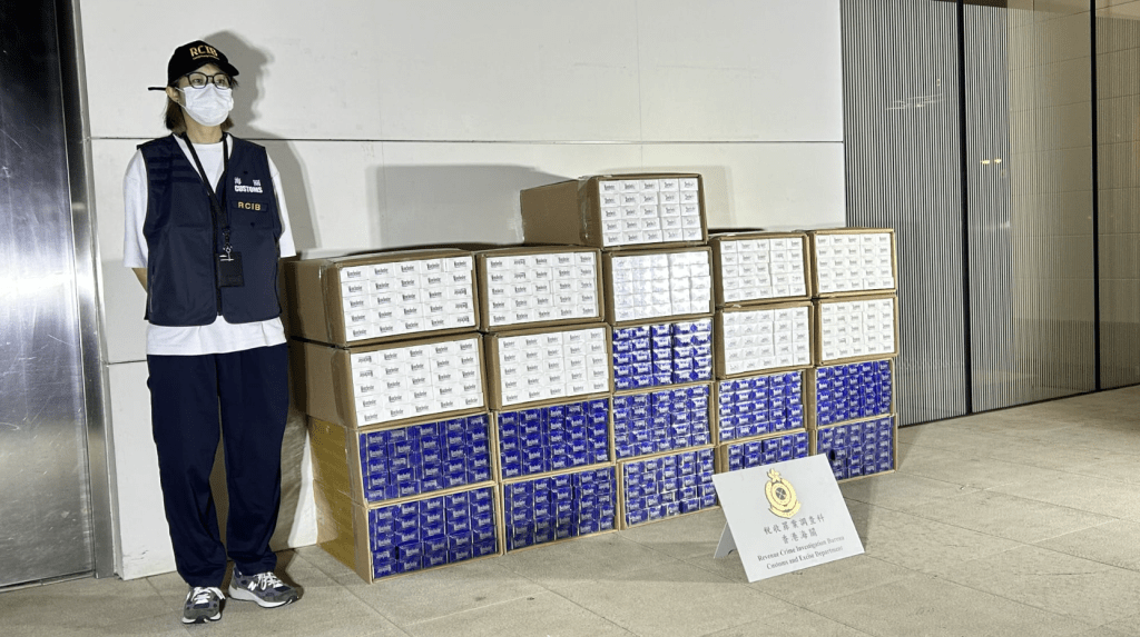 整個行動中，海關共檢獲21萬支未完稅香煙，估計市值約95萬元，應課稅值約69萬元。蔡楚輝攝