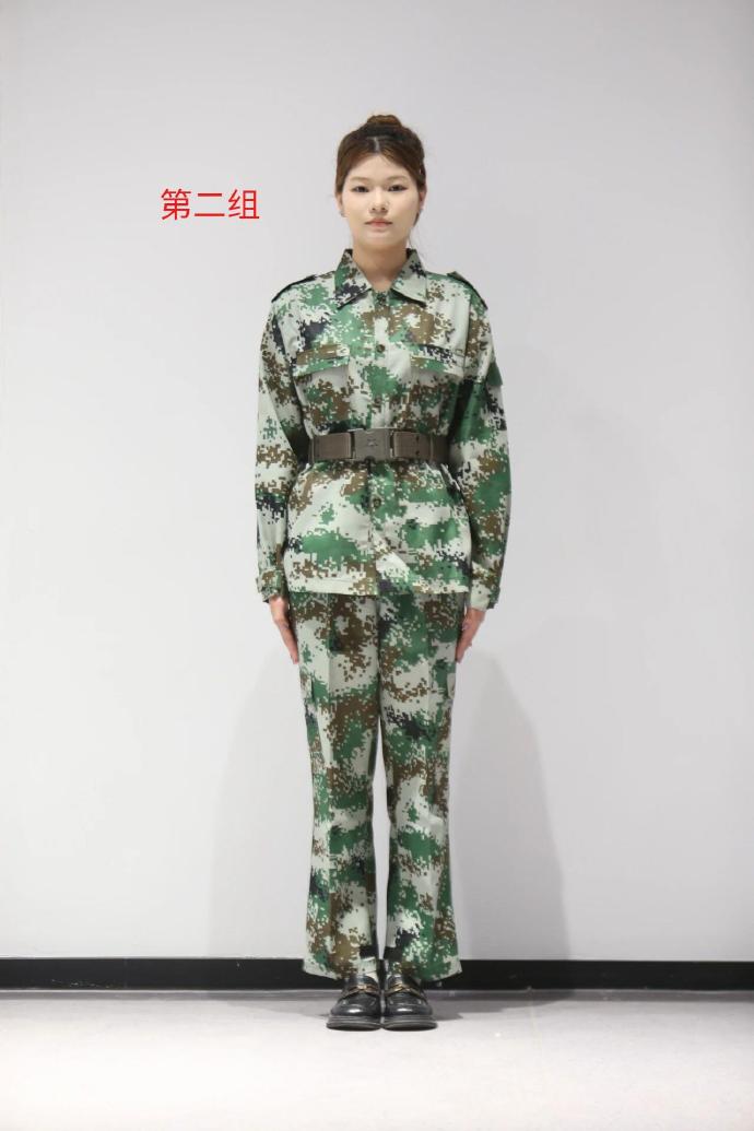 二號候選新生軍訓服。 二號候選新生軍訓服。
