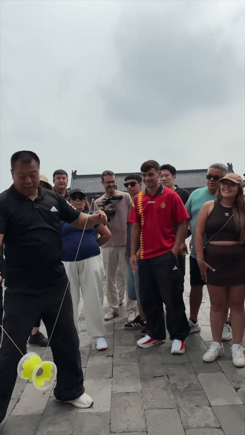柏迪遊天壇長城體驗抖空竹。 抖音 柏迪遊天壇長城體驗抖空竹。 抖音