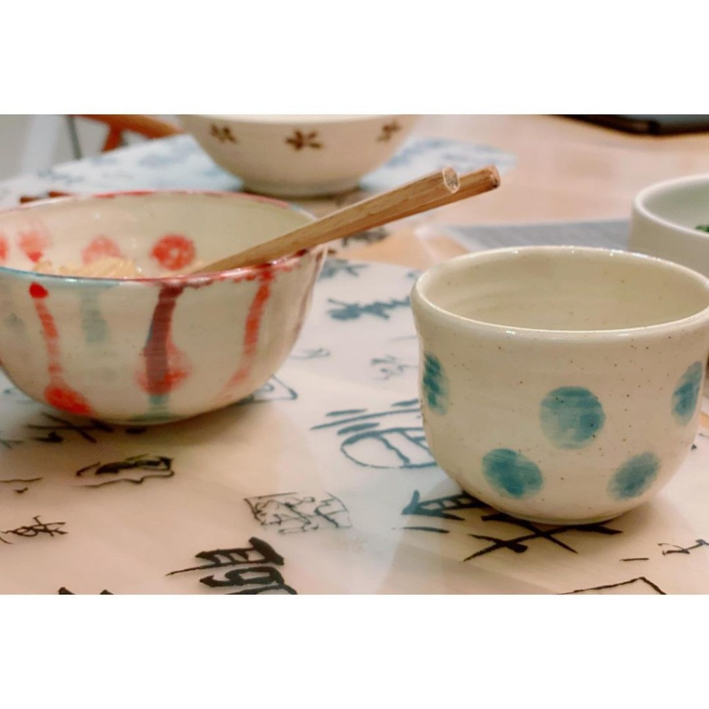 Gigi指Sofia急不及待即晚用上刚出炉的陶瓷碗和杯吃晚饭。