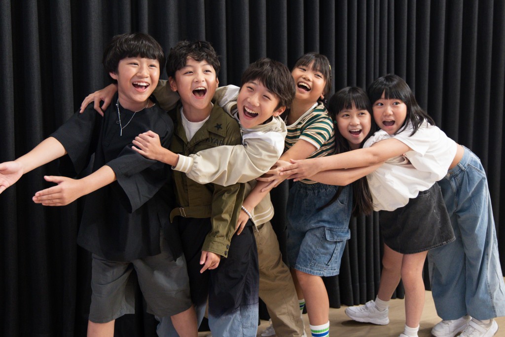 訪問時6位小演員默契十足,盡顯童真!(圖片來源:《親子王》) 訪問時6位小演員默契十足,盡顯童真!(圖片來源:《親子王》)