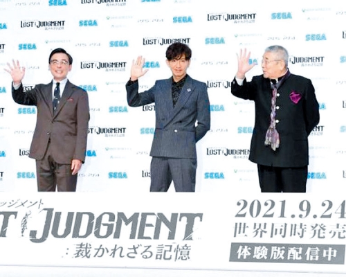 ■木村拓哉(中)與玉木宏(右)等昨日出席宣傳活動,玉木宏盼與木村合演。