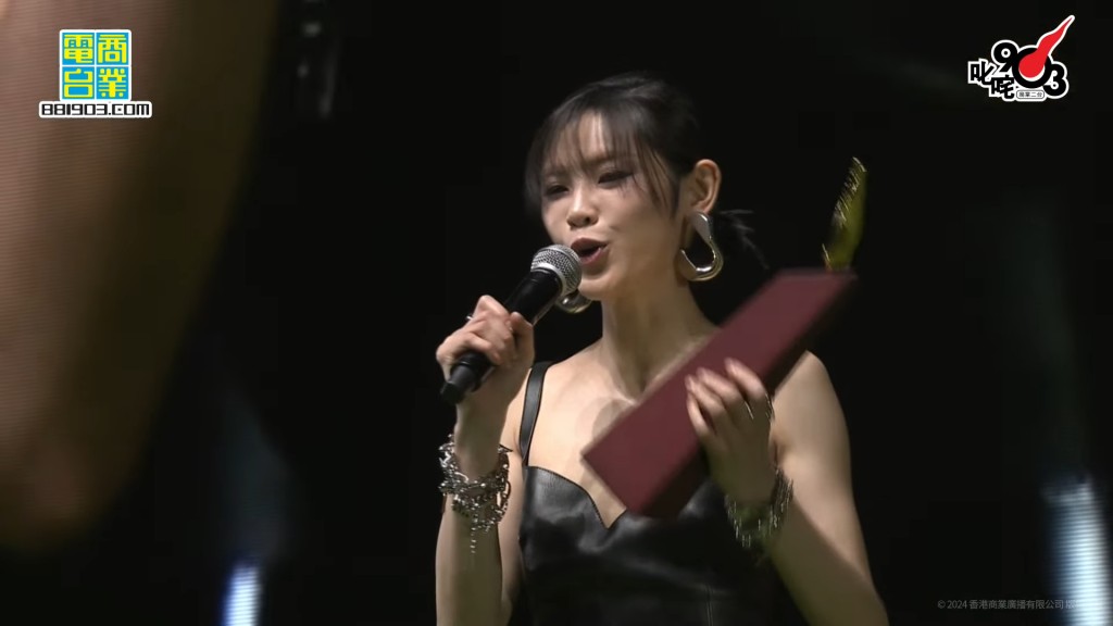 陳蕾更在台上高呼「華納世一」。