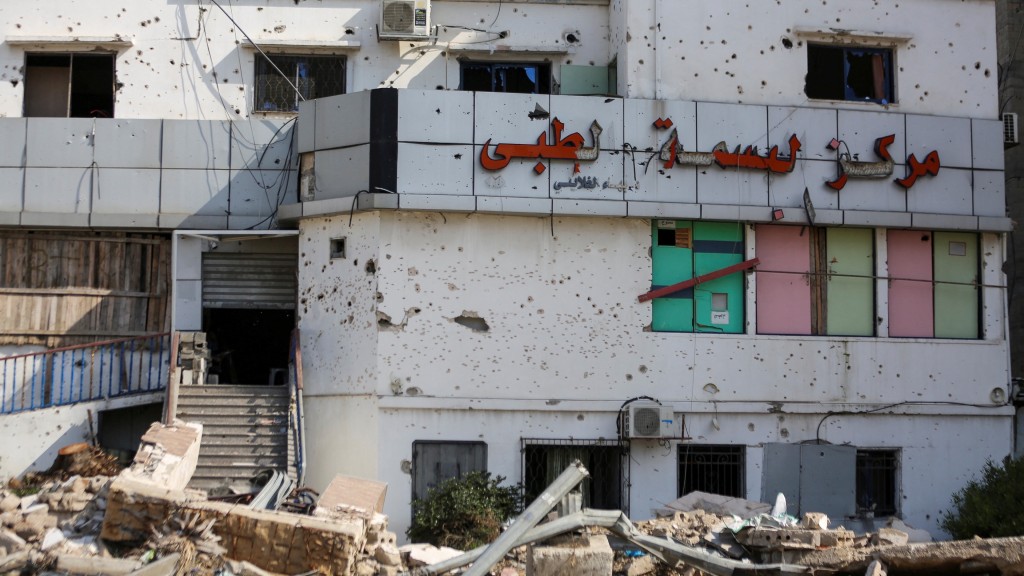 加沙最大医学生殖中心阿尔巴斯马（Al Basma）去年12月被以军击中。  路透社