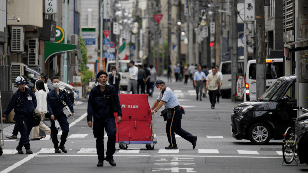 廚餘增加、店家營業到深夜以及路上的垃圾，被指是東京鼠患的主要原因。美聯社