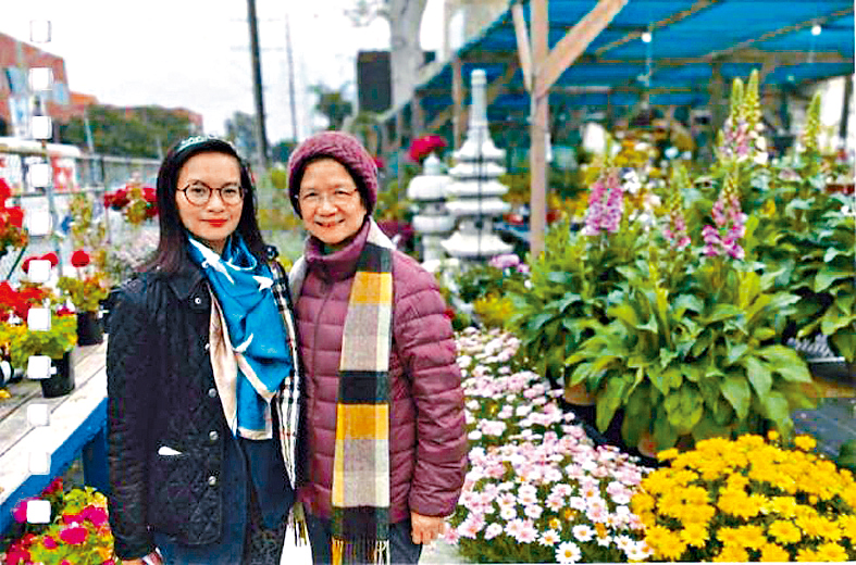 梁醫生的女兒（左）亦為人母，兩人認為孩子健康成長最重要。