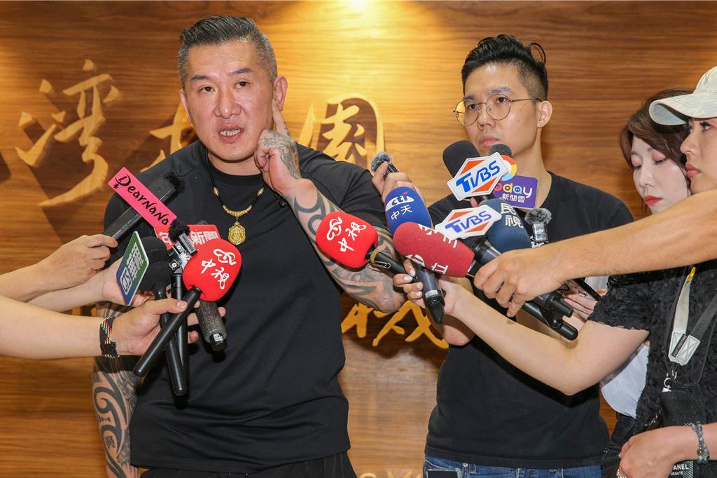 「館長」結束大陸之行返回台灣。中時 「館長」結束大陸之行返回台灣。中時