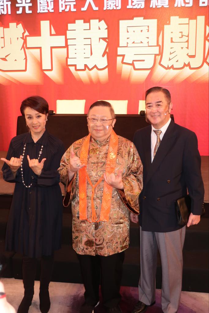蓋鳴暉視李居明為恩師。